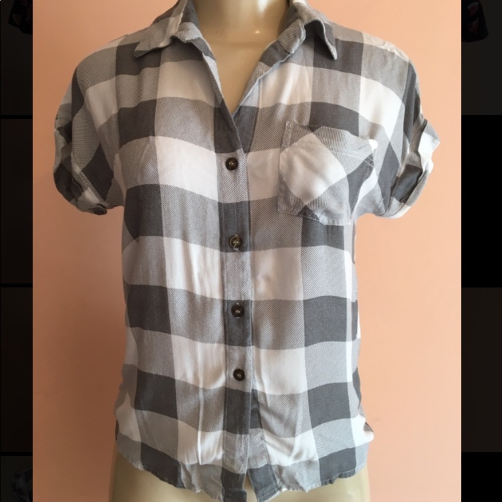 Style Envy | Gray & White plaid T-shirt XS